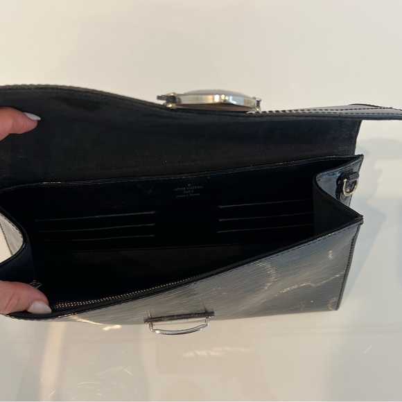 LOUIS VUITTON BLACK PATENT CONVERTIBLE BAG CLUTCH - Picture 9 of 13